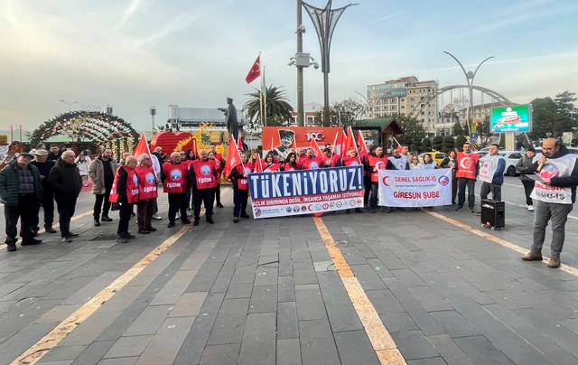 KAMU EMEKÇİLER İŞ BIRAKTI, ATATÜRK MEYDANINA ÇIKTI