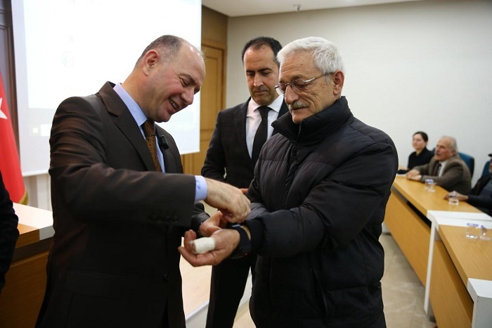 GİRESUN’DA YALNIZ YAŞAYAN 100 YAŞLI AKILLI BİLEKLİKLE TAKİP EDİLECEK GİRESUN’DA YALNIZ YAŞAYAN 100 YAŞLI AKILLI BİLEKLİKLE TAKİP EDİLECEK