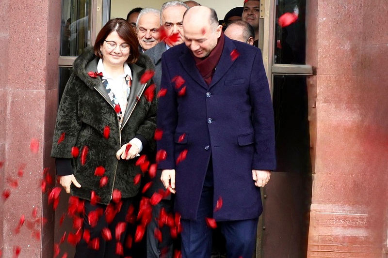 VALİ SERDENGEÇTİ GİRESUN’DAN GÜLLERLE UĞURLANDI