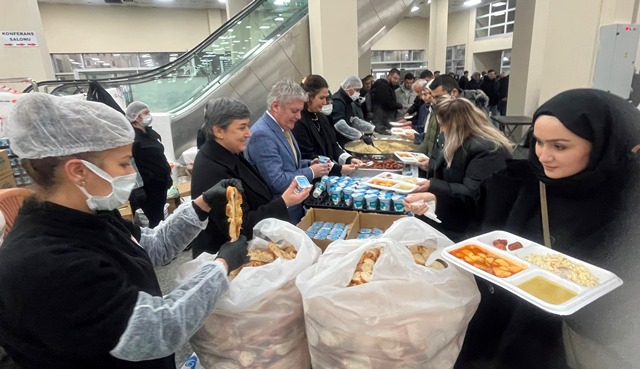 GİRESUN BELEDİYESİ’NİN İLK İFTAR SOFRASINA YOĞUN İLGİ…