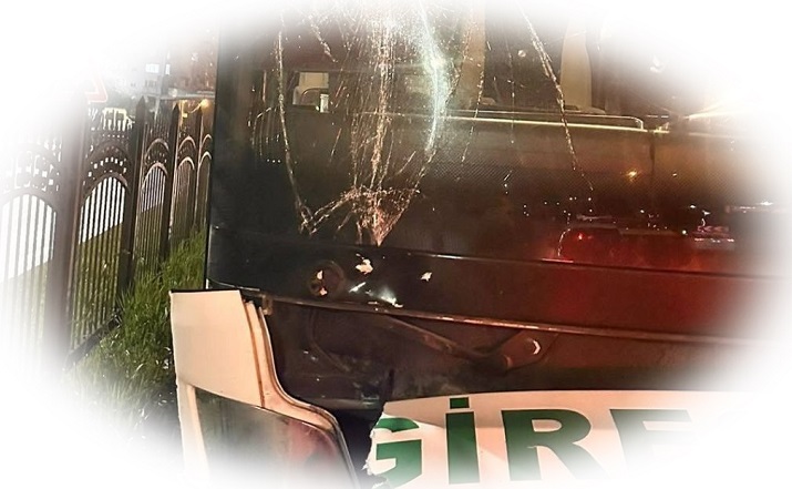 Giresunspor otobüsü kaza yaptı