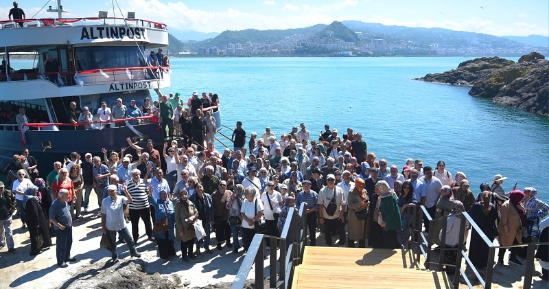 ÇITLAKKALE MAHALLESİ EMEKLİLERİ ADA TURU YAPTI