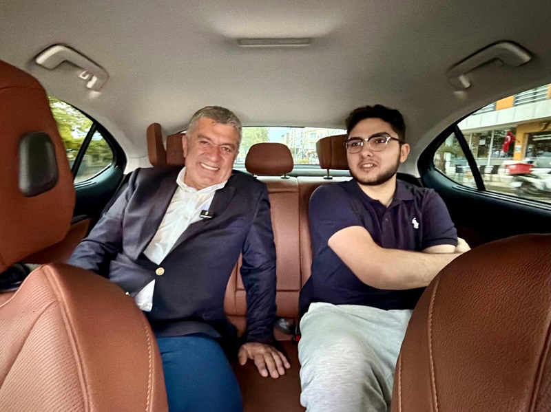 Başkan Sıbıç’tan üniversite adayı öğrenciye baba şevkati Başkan Sıbıç’tan üniversite adayı öğrenciye baba şevkati