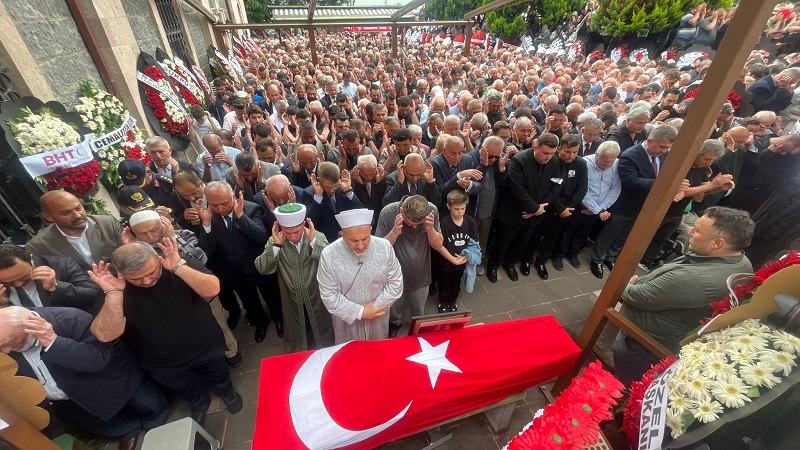 Burhan Kara son yolculuğuna uğurlandı