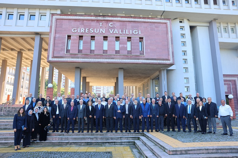Vali Koç’tan muhtarlara: Eşit, adil olun, kamu yararını gözetin