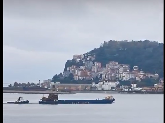 İHA İLE VURULAN GEMİ GİRESUN LİMANI’NA ÇEKİLDİ İHA İLE VURULAN GEMİ GİRESUN LİMANI’NA ÇEKİLDİ